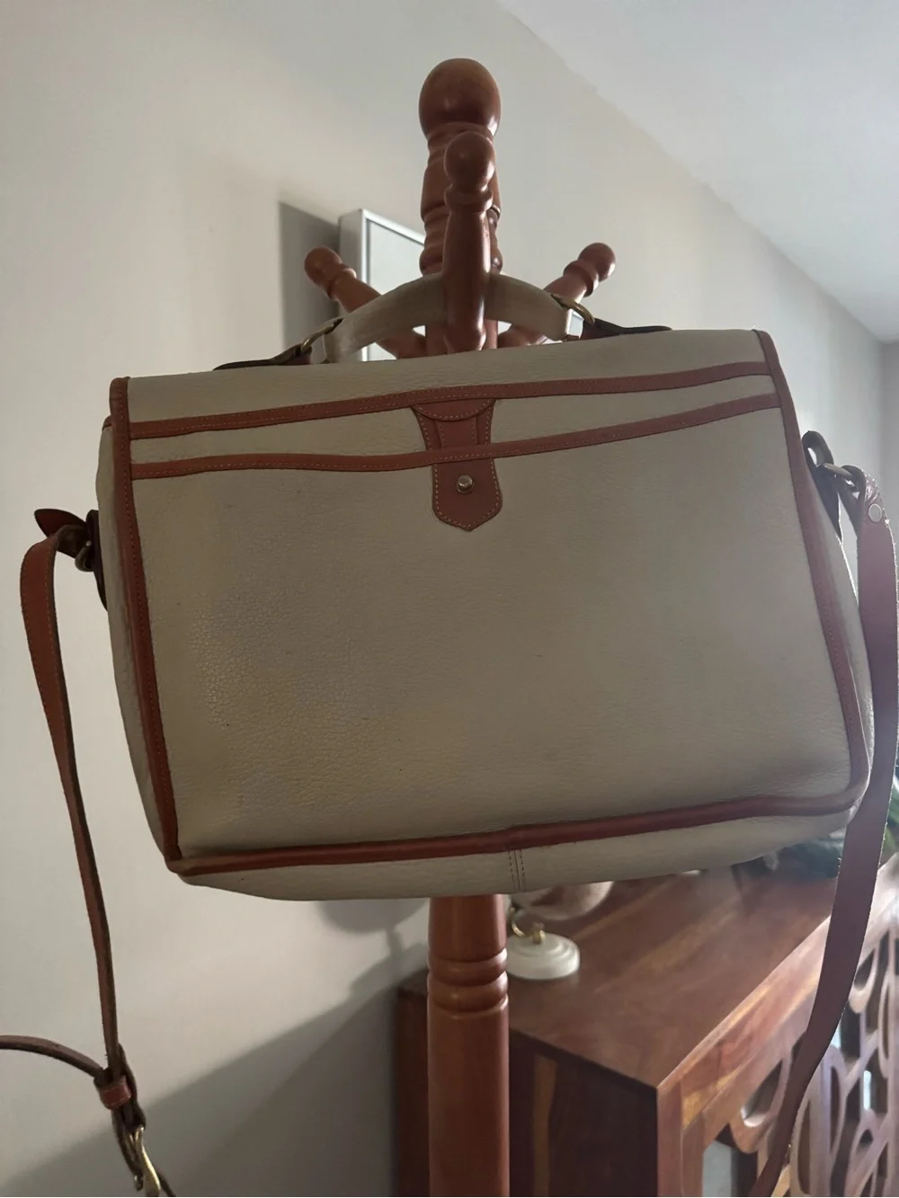 Vintage Dooney & Bourke All Weather Leather Crossbody Bag Cream Brown British Ta